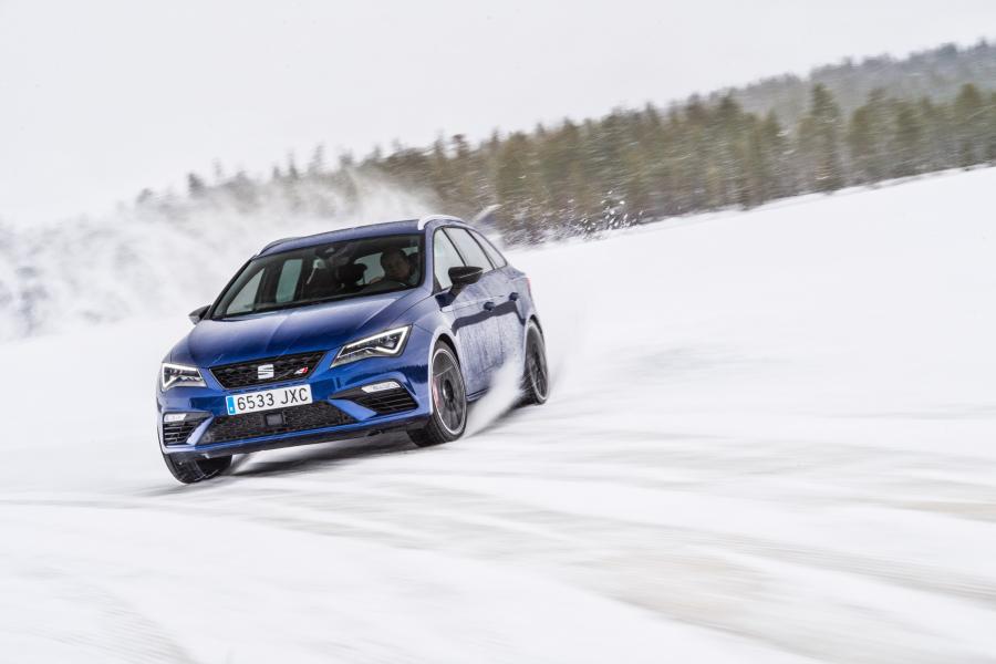  Seat Leon ST Cupra 300 2017 года  (WW) (фото 15 из 49)